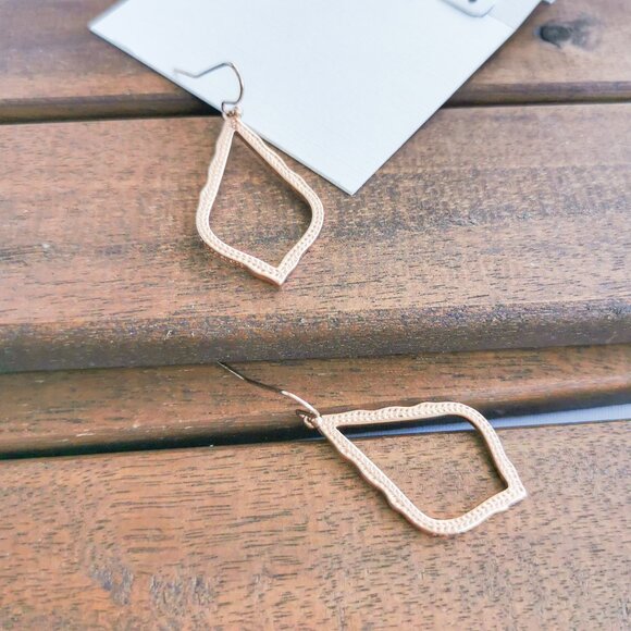 Kendra Scott Sophia Drop Earrings. Rose Gold - Picture 3 of 3